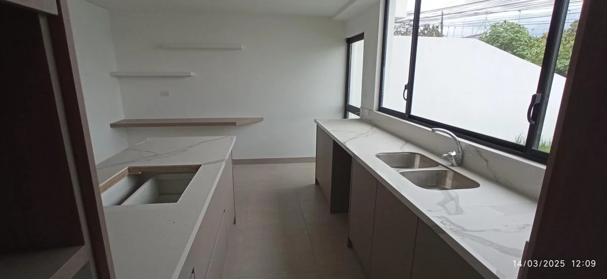 Propiedades en Ecuador: venta y alquiler de casas, departamentos y otros bienes raíces