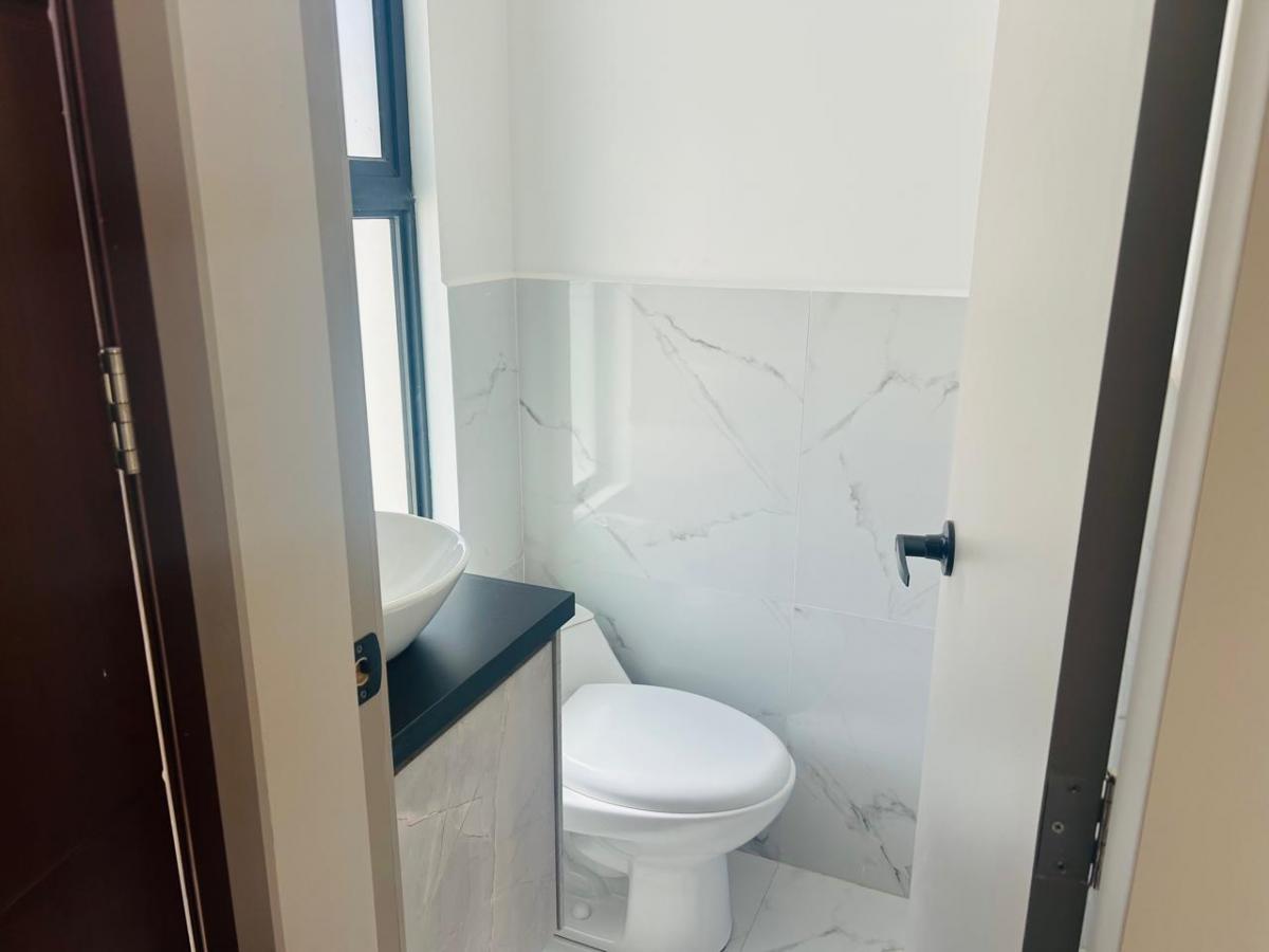 Casa en Venta en Calderon Proyecto Vip 2 Pisos con Terraza