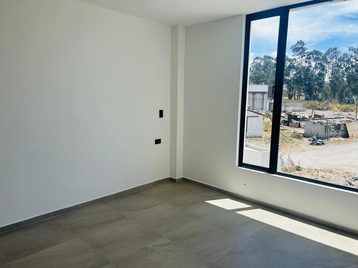 Casa en Venta en Calderon Proyecto Vip 2 Pisos con Terraza
