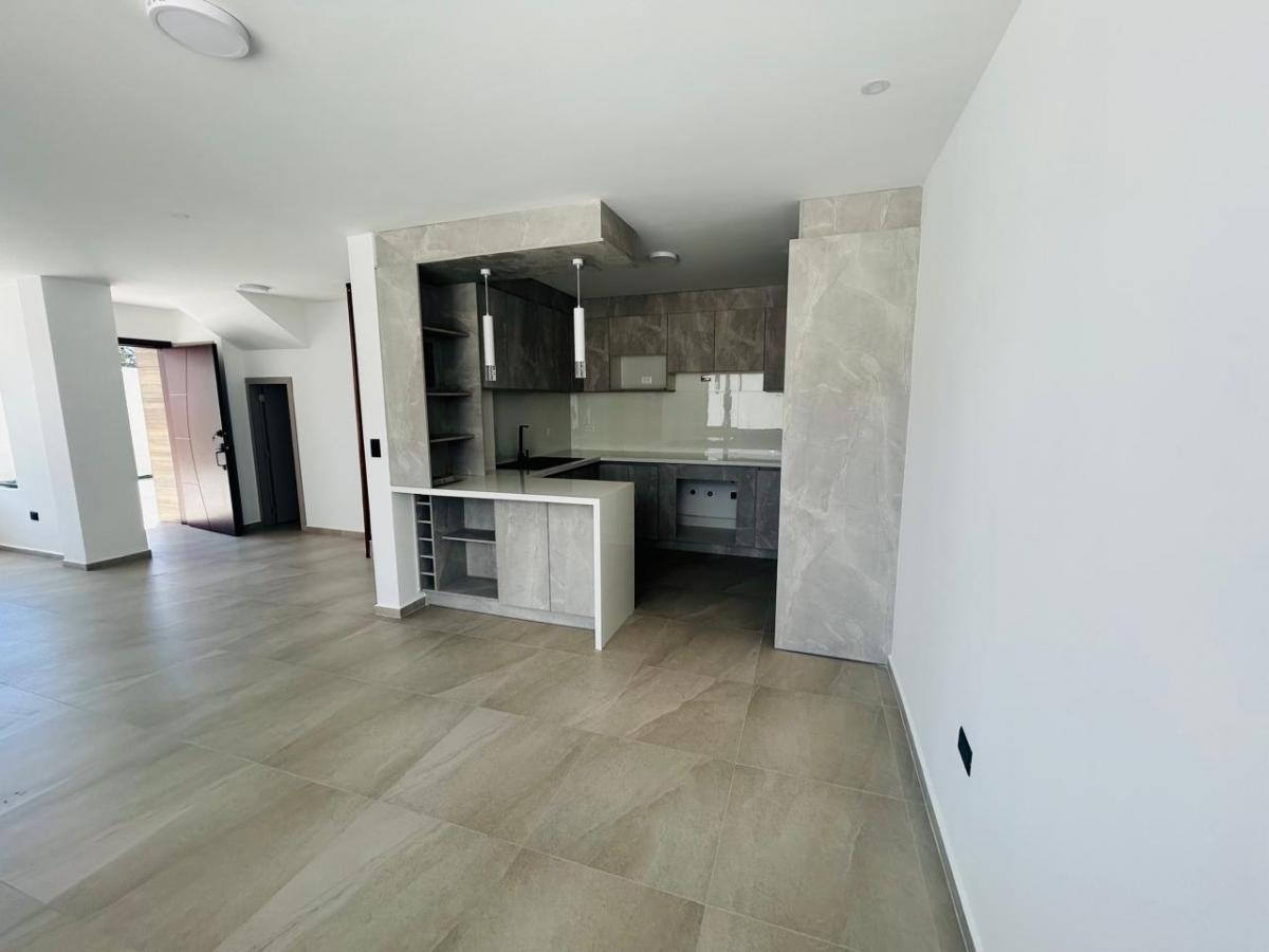 Casa en Venta en Calderon Proyecto Vip 2 Pisos con Terraza