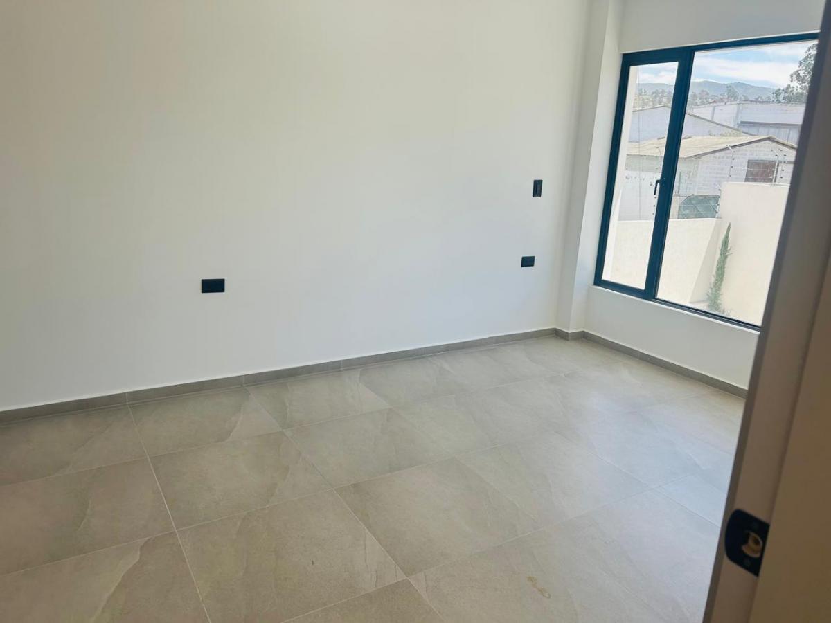 Casa en Venta en Calderon Proyecto Vip 2 Pisos con Terraza