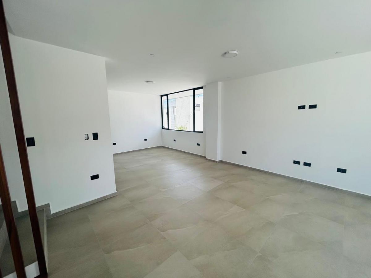 Casa en Venta en Calderon Proyecto Vip 2 Pisos con Terraza