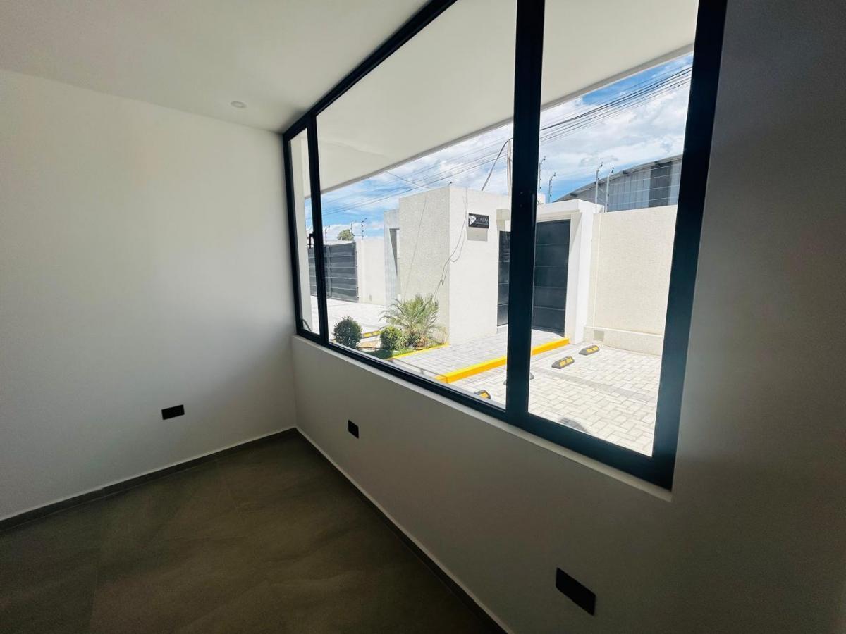 Casa en Venta en Calderon Proyecto Vip 2 Pisos con Terraza