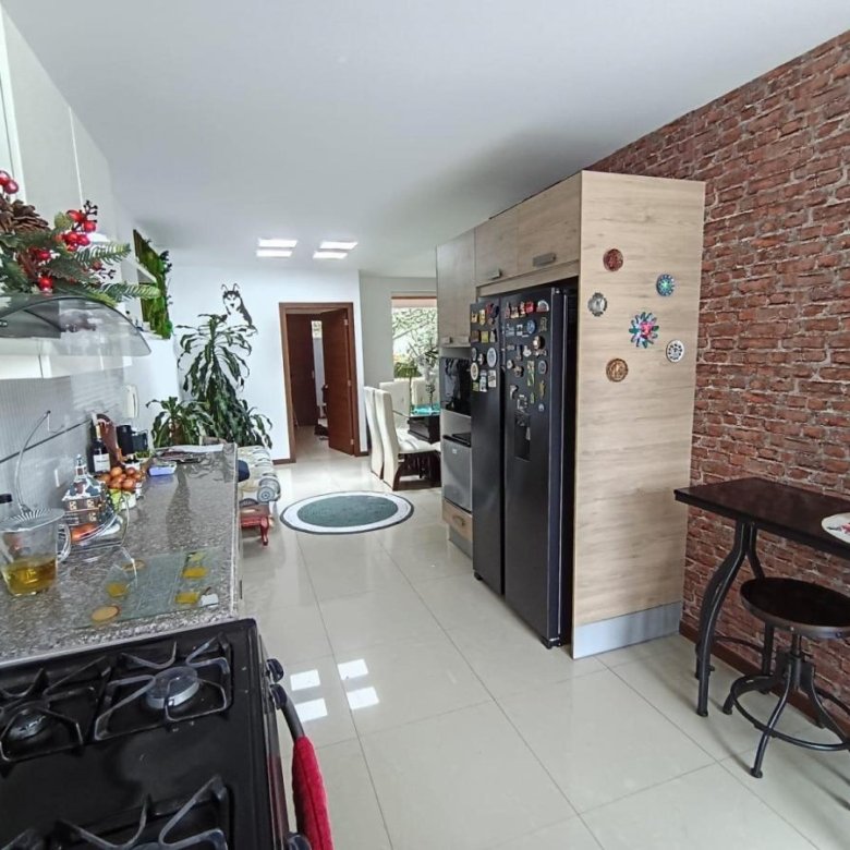 Casa de Venta de 3 Dorm. en Cumbaya Lumbisi