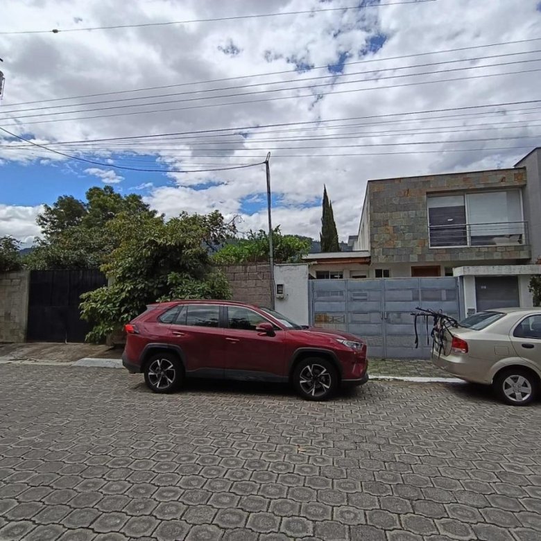 Casa de Venta de 3 Dorm. en Cumbaya Lumbisi