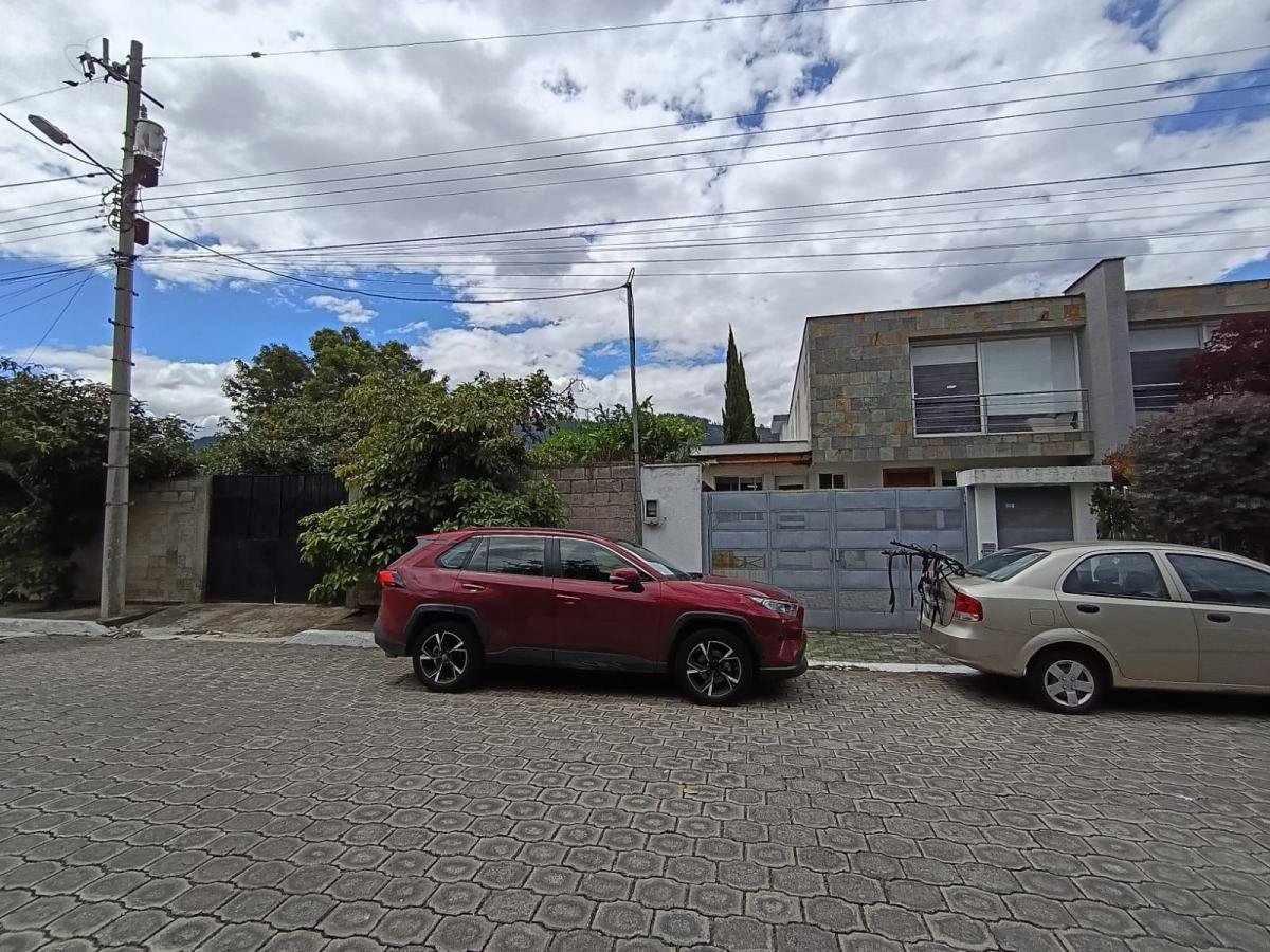 Casa de Venta de 3 Dorm. en Cumbaya Lumbisi Casa de Venta de 3 Dorm. en Cumbaya Lumbisi