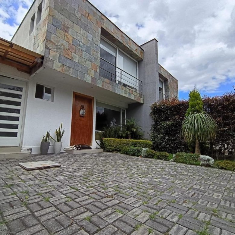 Casa de Venta de 3 Dorm. en Cumbaya Lumbisi