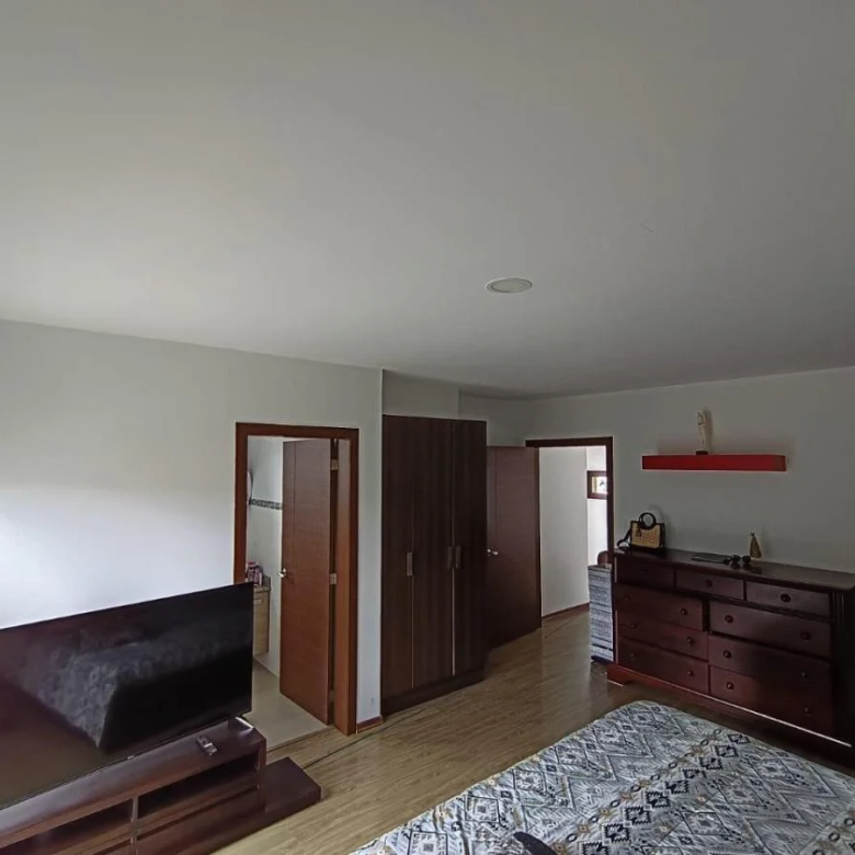 Casa de Venta de 3 Dorm. en Cumbaya Lumbisi