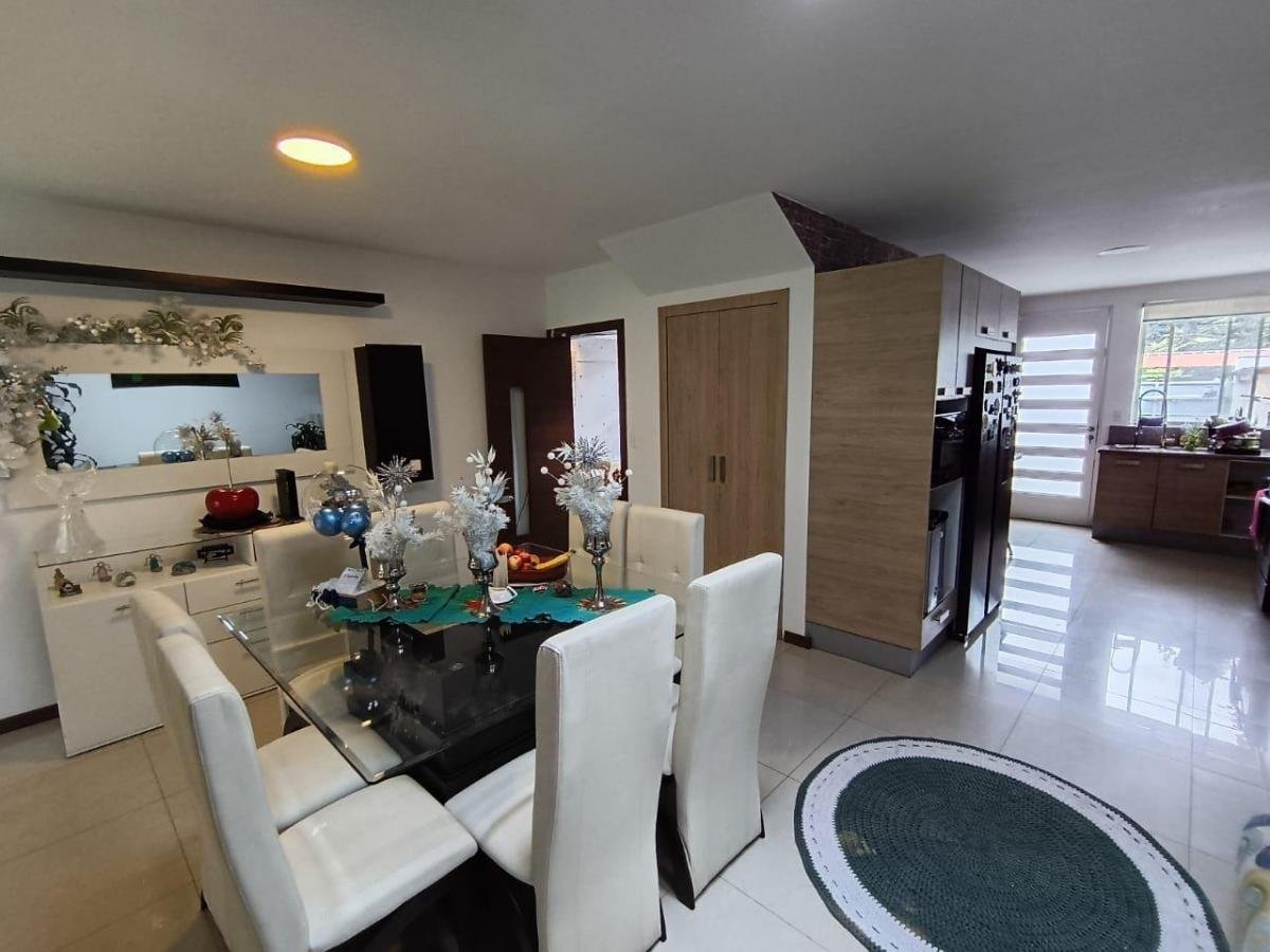 Casa de Venta de 3 Dorm. en Cumbaya Lumbisi Casa de Venta de 3 Dorm. en Cumbaya Lumbisi