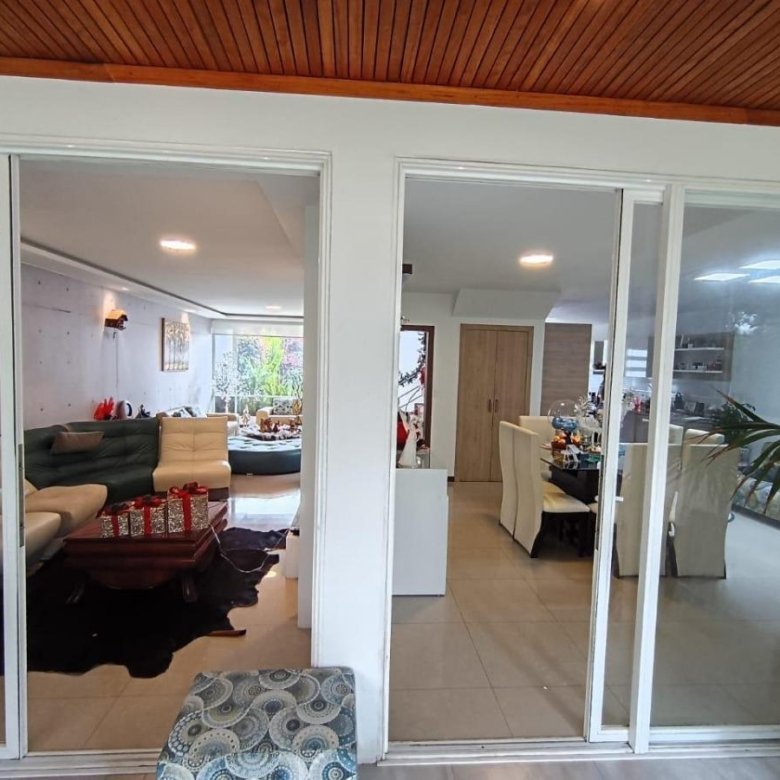 Casa de Venta de 3 Dorm. en Cumbaya Lumbisi