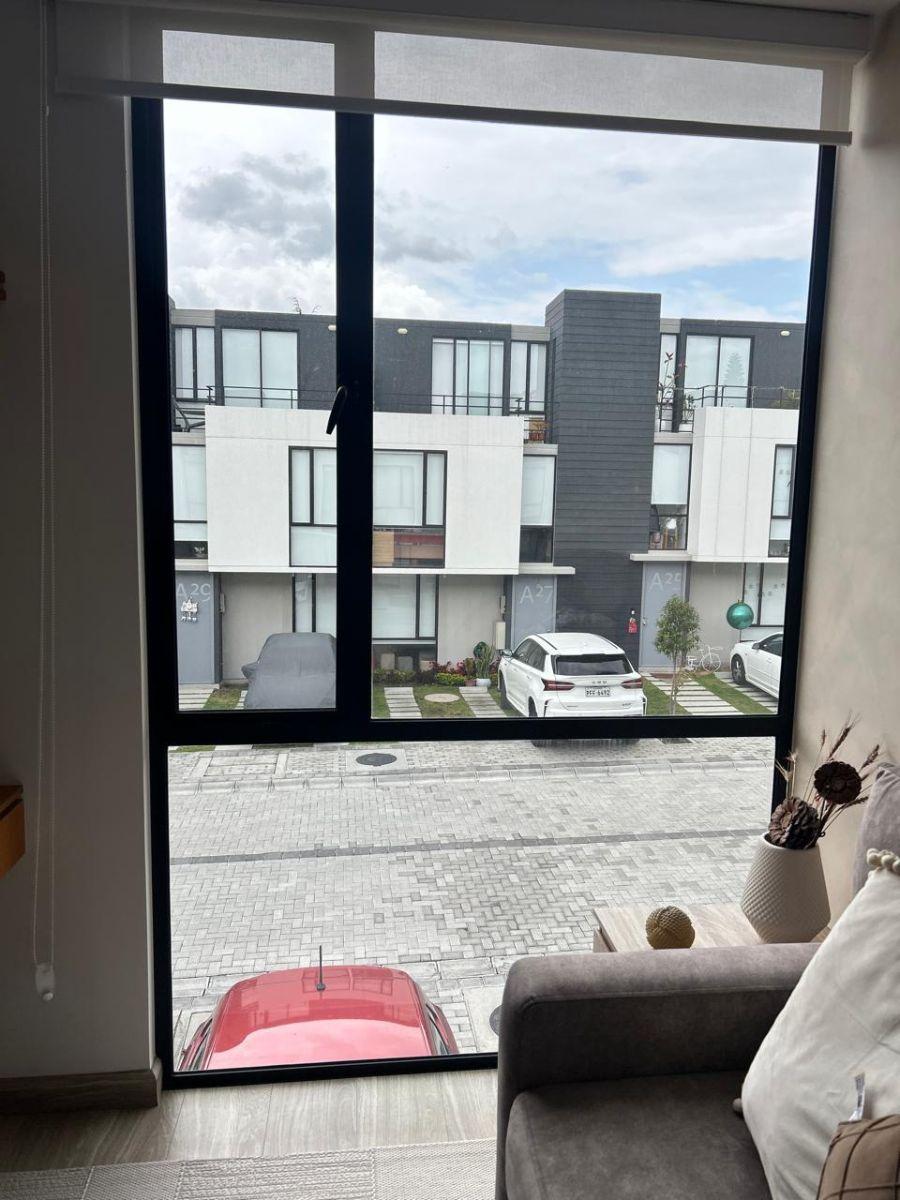Casa en Renta a 1 Munuto de La Plaza Hilacril 3 Dorm. Balcón Tumbaco