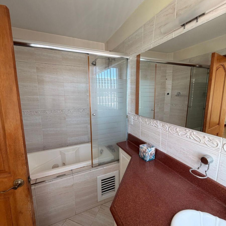 Departamento Amplio de Arriendo Quito Tenis 3 Dorm.