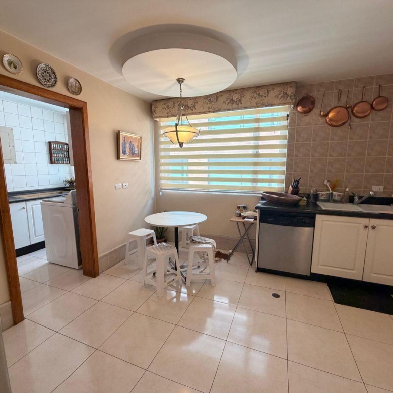 Departamento Amplio de Arriendo Quito Tenis 3 Dorm.