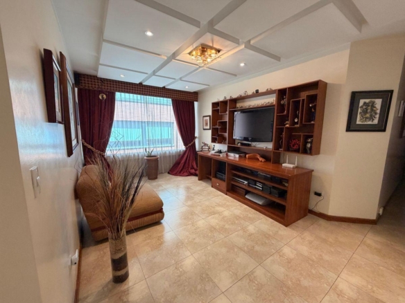 Departamento Amplio de Arriendo Quito Tenis 3 Dorm.