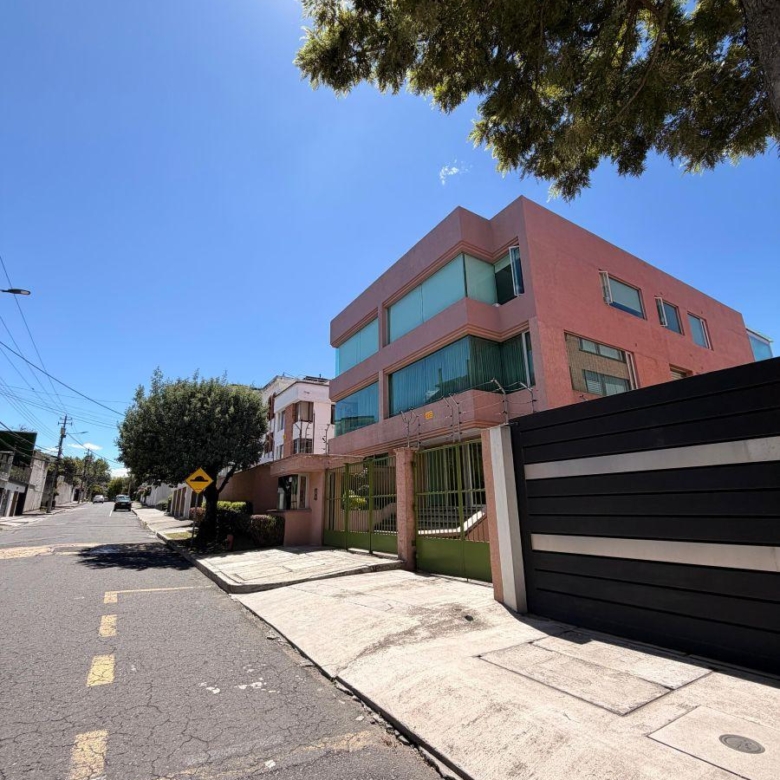 Departamento Amplio de Arriendo Quito Tenis 3 Dorm.