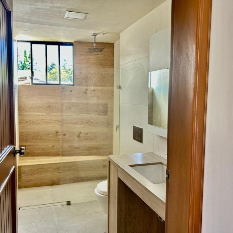 Casa en Renta 4 Dorm. Urbanización Privada Frente Al Condado Shopping