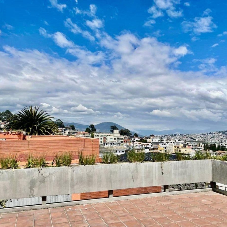 Casa en Venta Pinar Alto a 5 Minutos del Cc. El Bosque 813 m&sup2; Construcción y 1843 m&sup2; de Terreno