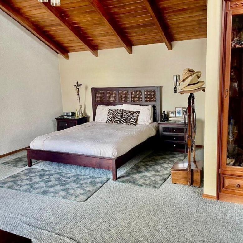 Casa en Venta Pinar Alto a 5 Minutos del Cc. El Bosque 813 m&sup2; Construcción y 1843 m&sup2; de Terreno