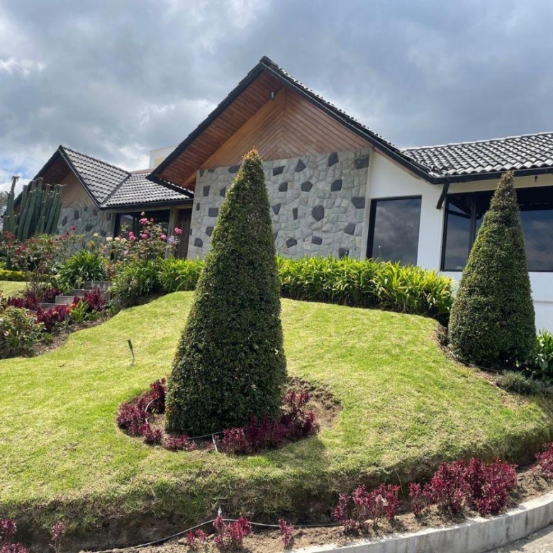 Casa en Venta Pinar Alto a 5 Minutos del Cc. El Bosque 813 m&sup2; Construcción y 1843 m&sup2; de Terreno
