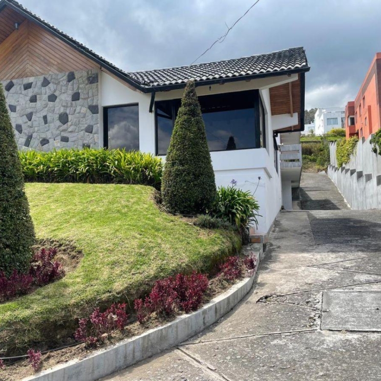 Casa en Venta Pinar Alto a 5 Minutos del Cc. El Bosque 813 m&sup2; Construcción y 1843 m&sup2; de Terreno