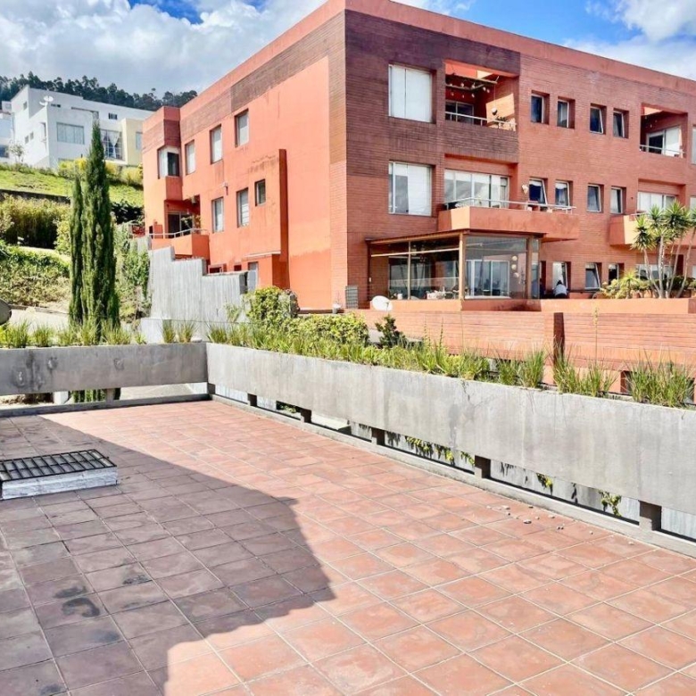 Casa en Venta Pinar Alto a 5 Minutos del Cc. El Bosque 813 m&sup2; Construcción y 1843 m&sup2; de Terreno