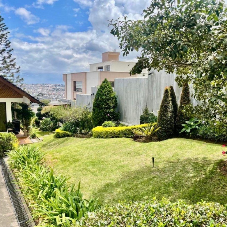 Casa en Venta Pinar Alto a 5 Minutos del Cc. El Bosque 813 m&sup2; Construcción y 1843 m&sup2; de Terreno