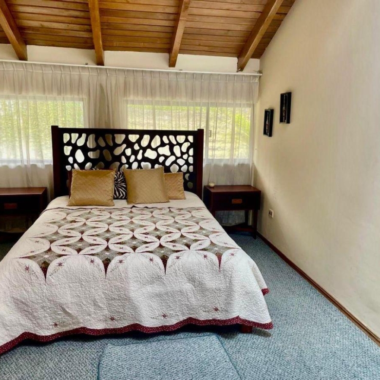Casa en Venta Pinar Alto a 5 Minutos del Cc. El Bosque 813 m&sup2; Construcción y 1843 m&sup2; de Terreno