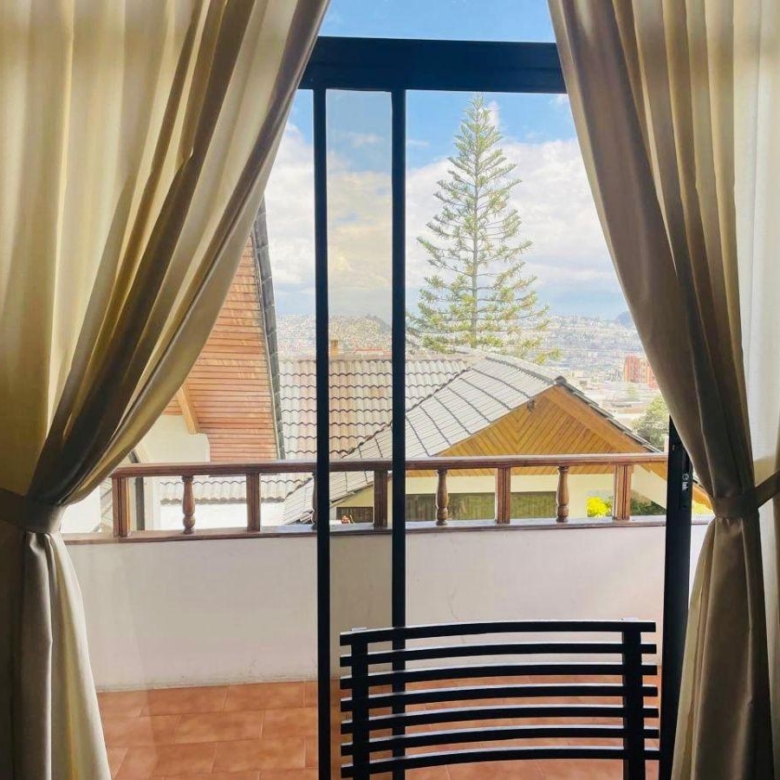 Casa en Venta Pinar Alto a 5 Minutos del Cc. El Bosque 813 m&sup2; Construcción y 1843 m&sup2; de Terreno