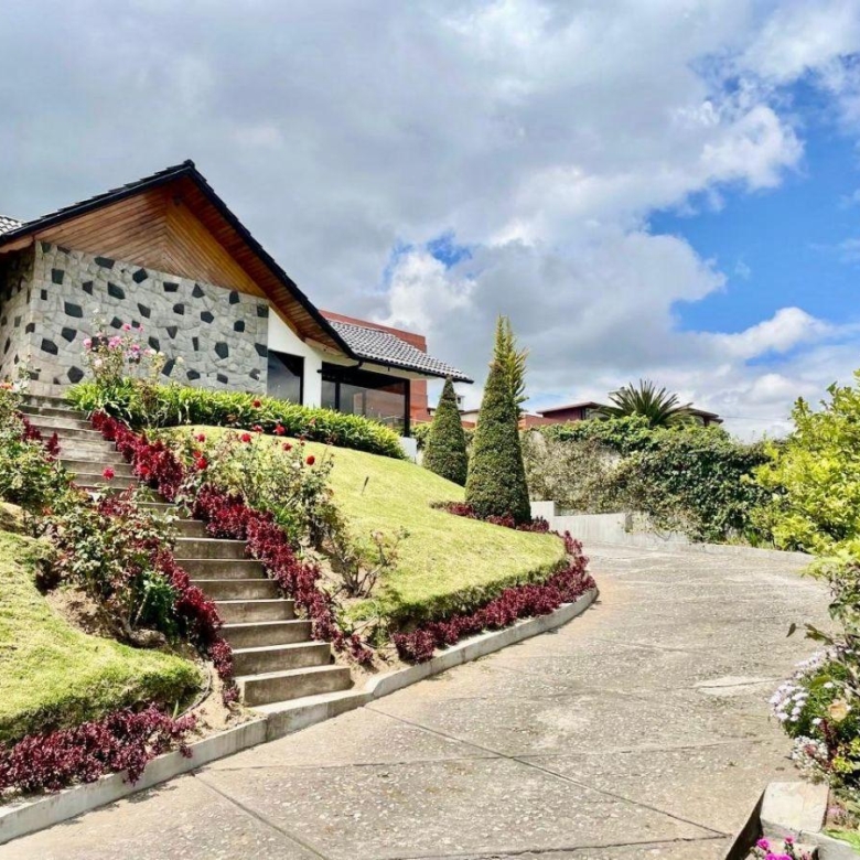 Casa en Venta Pinar Alto a 5 Minutos del Cc. El Bosque 813 m&sup2; Construcción y 1843 m&sup2; de Terreno