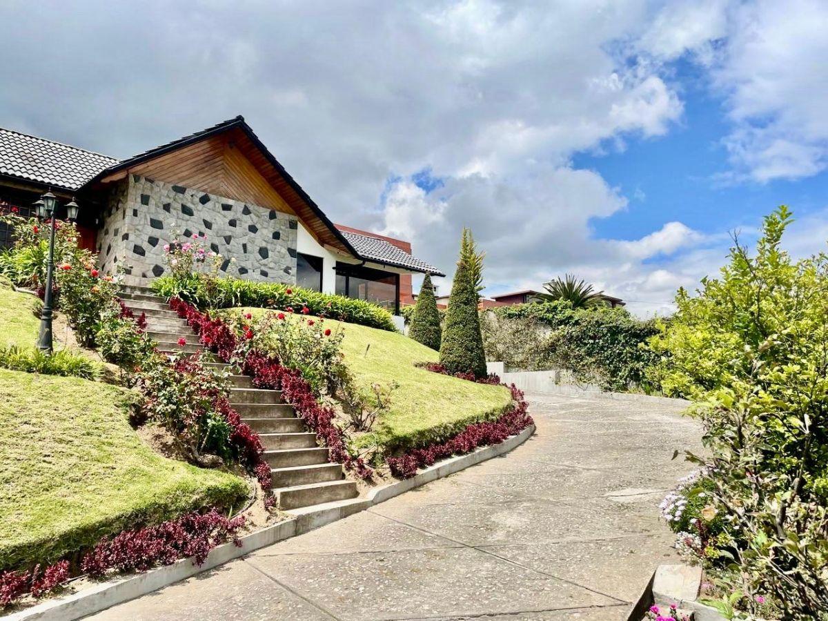 Casa en Venta Pinar Alto a 5 Minutos del Cc. El Bosque 813 m² Construcción y 1843 m² de Terreno Casa en Venta Pinar Alto a 5 Minutos del Cc. El Bosque 813 m² Construcción y 1843 m² de Terreno
