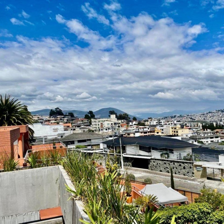 Casa en Venta Pinar Alto a 5 Minutos del Cc. El Bosque 813 m&sup2; Construcción y 1843 m&sup2; de Terreno