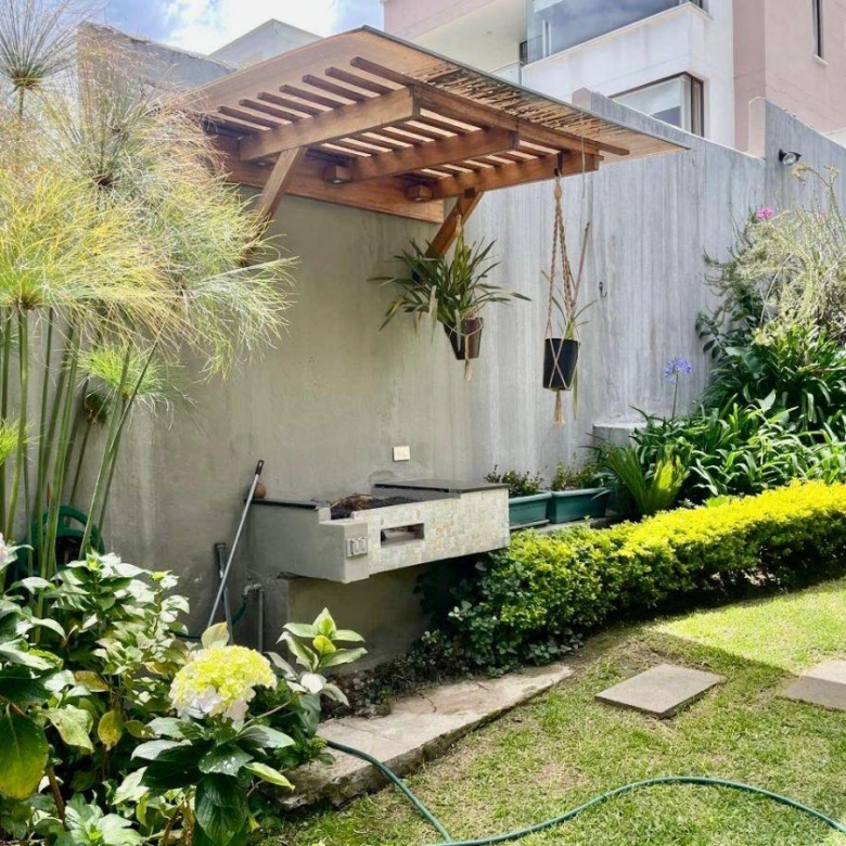 Casa en Venta Pinar Alto a 5 Minutos del Cc. El Bosque 813 m&sup2; Construcción y 1843 m&sup2; de Terreno