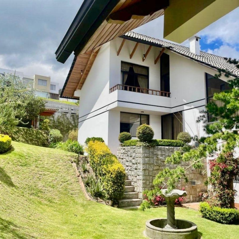 Casa en Venta Pinar Alto a 5 Minutos del Cc. El Bosque 813 m&sup2; Construcción y 1843 m&sup2; de Terreno