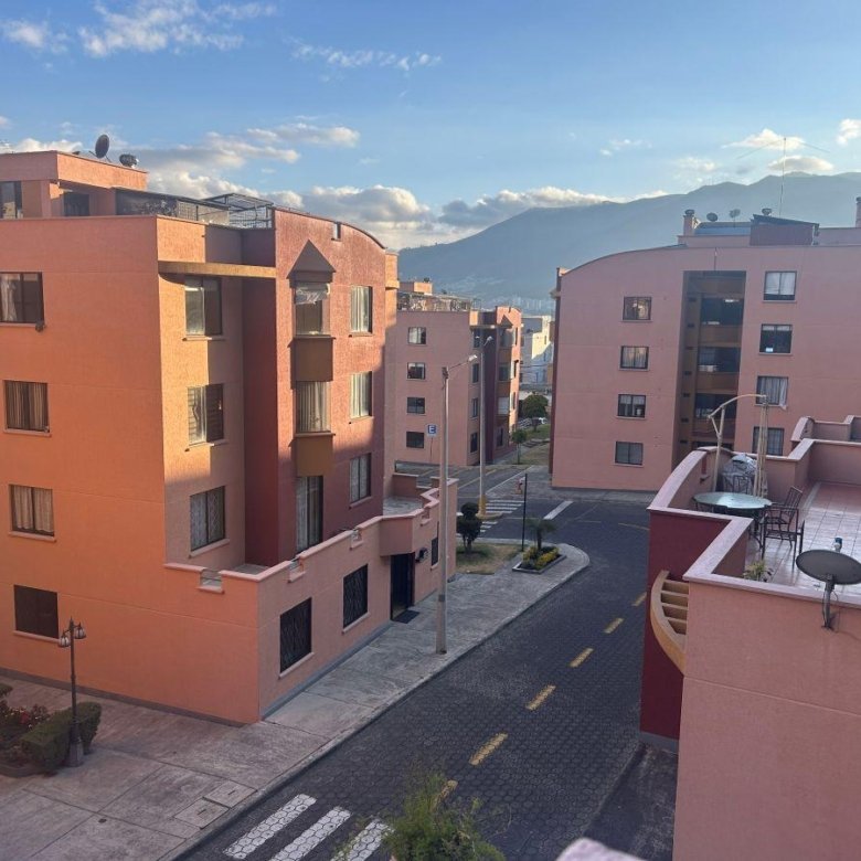 Departamento en Venta 3 Dorm., Norte de Quito Amagasí del Inca con Terraza