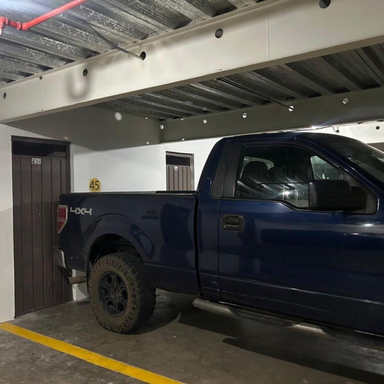 Departamento en Venta 3 Habitaciones 2 Parqueaderos en La 6 de Diciembre y de Los Fresnos