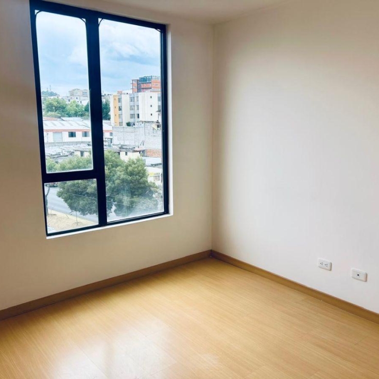 Departamento en Venta 3 Habitaciones 2 Parqueaderos en La 6 de Diciembre y de Los Fresnos