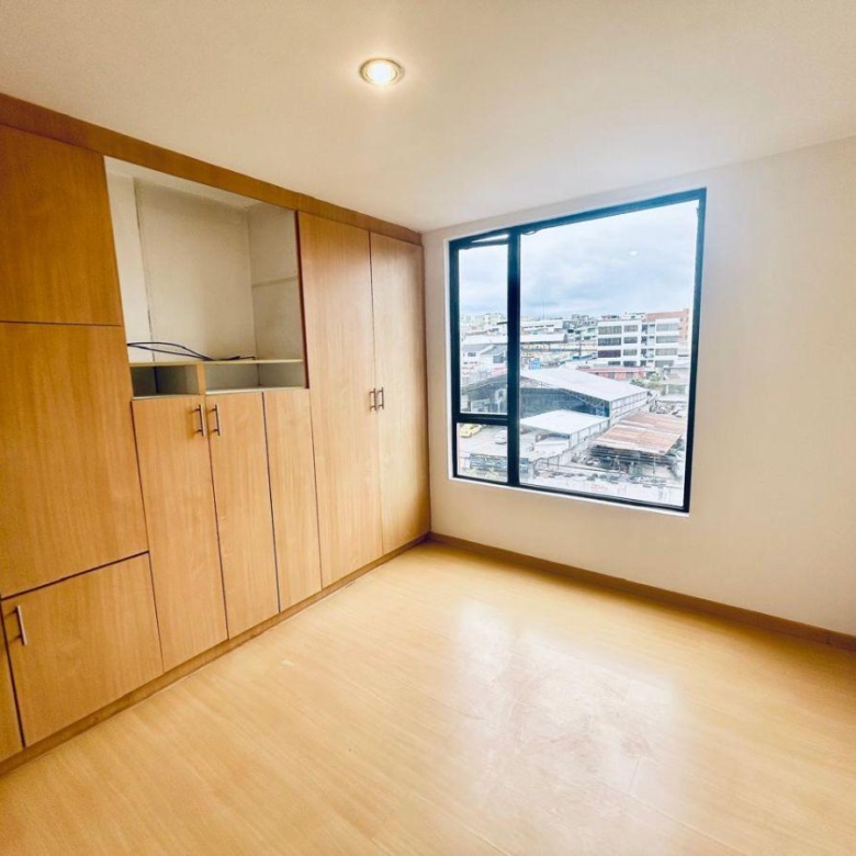 Departamento en Venta 3 Habitaciones 2 Parqueaderos en La 6 de Diciembre y de Los Fresnos