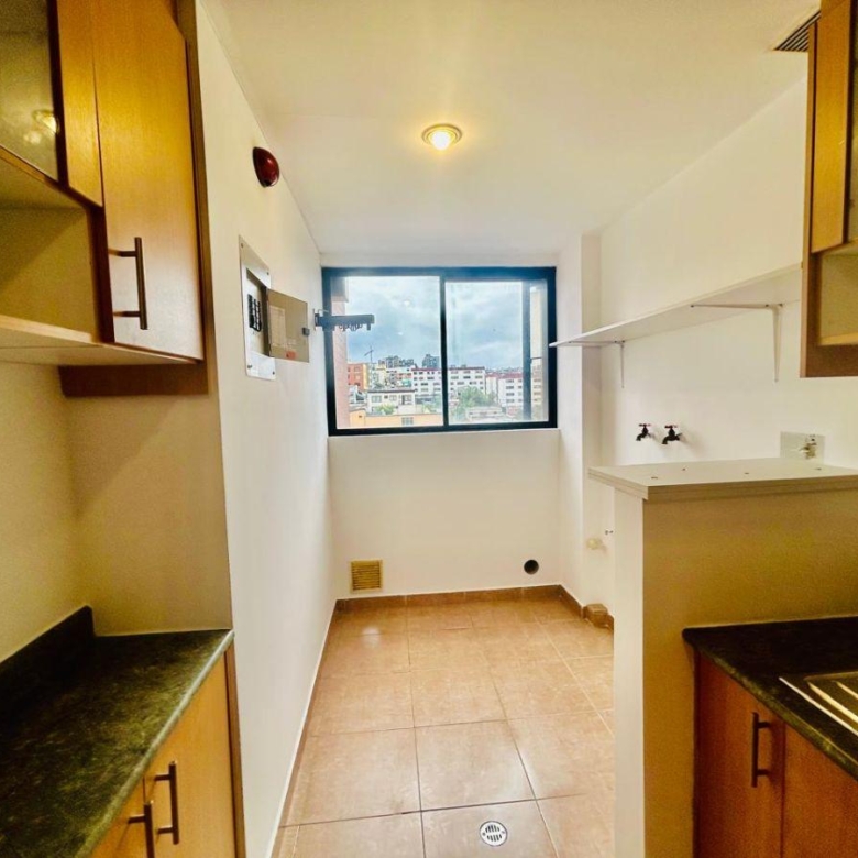 Departamento en Venta 3 Habitaciones 2 Parqueaderos en La 6 de Diciembre y de Los Fresnos