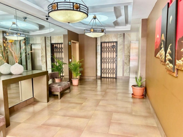 Departamento en Venta 3 Habitaciones 2 Parqueaderos en La 6 de Diciembre y de Los Fresnos