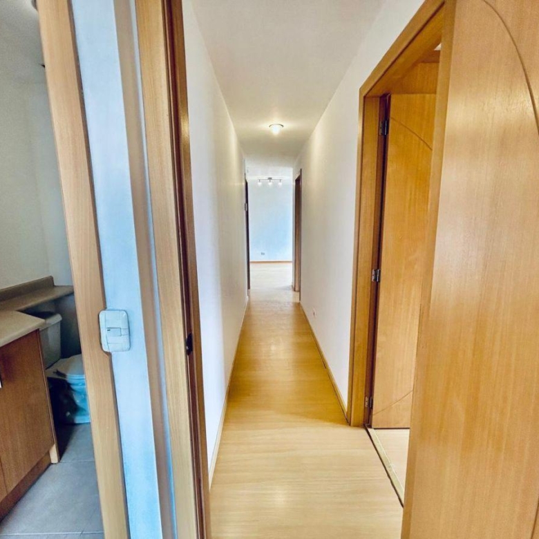 Departamento en Venta 3 Habitaciones 2 Parqueaderos en La 6 de Diciembre y de Los Fresnos