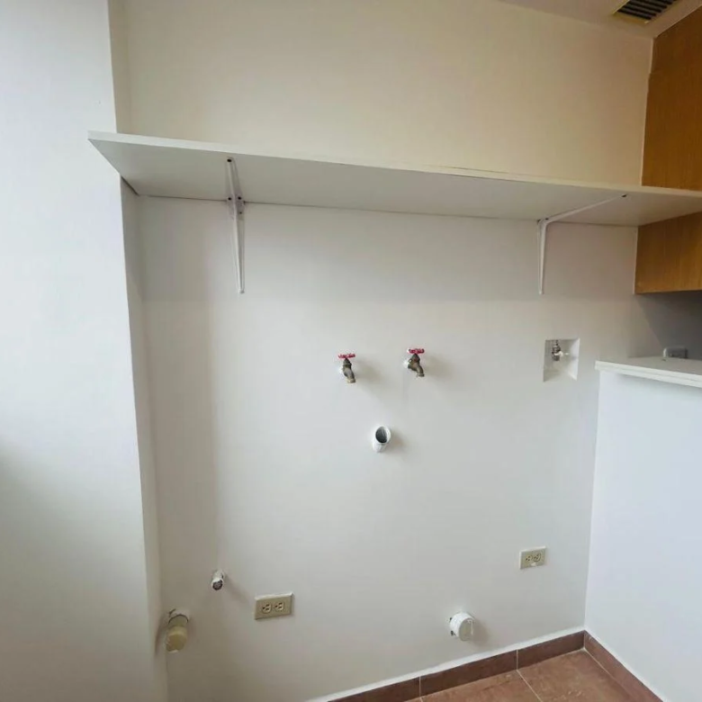 Departamento en Venta 3 Habitaciones 2 Parqueaderos en La 6 de Diciembre y de Los Fresnos