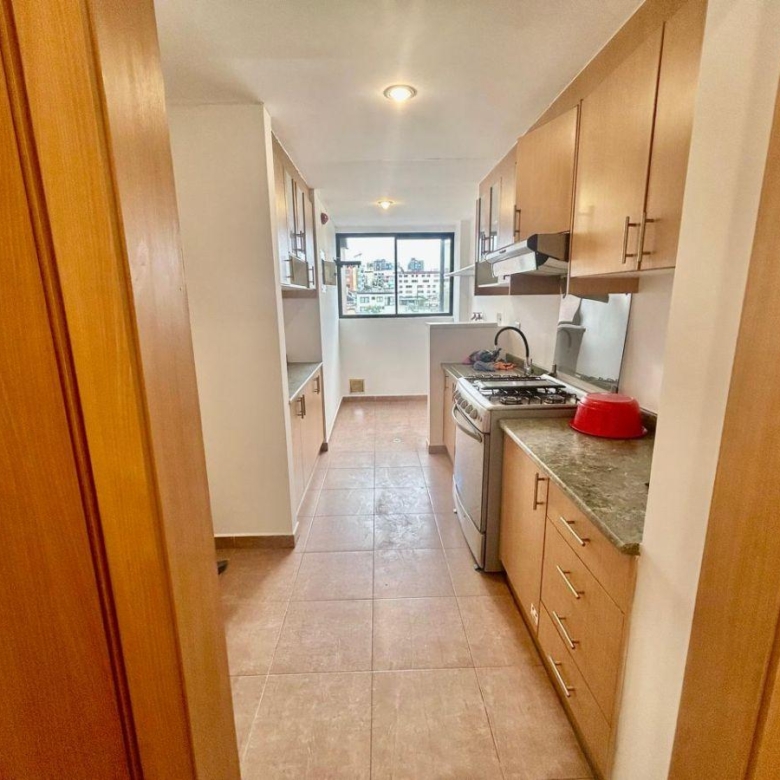 Departamento en Venta 3 Habitaciones 2 Parqueaderos en La 6 de Diciembre y de Los Fresnos