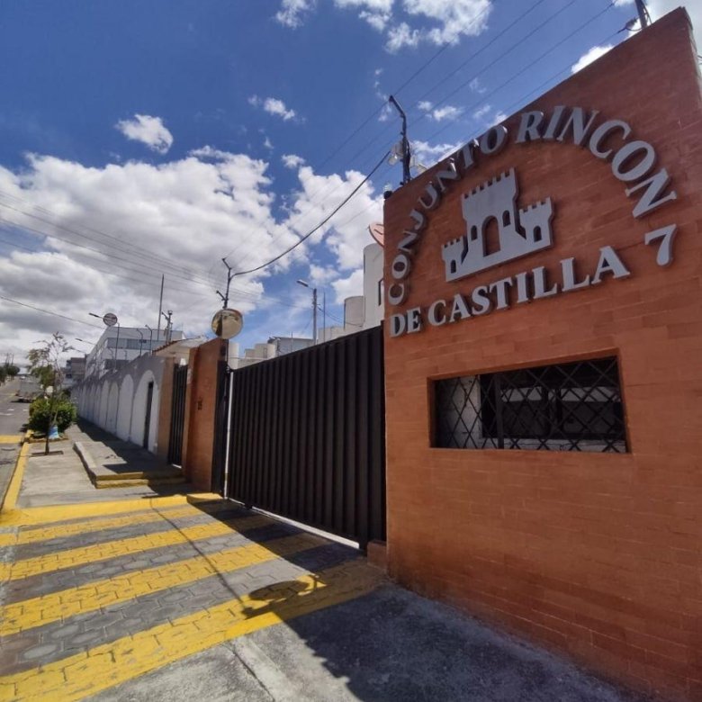 Casa en Venta Sector Calderón a Dos Cuadras del Coral