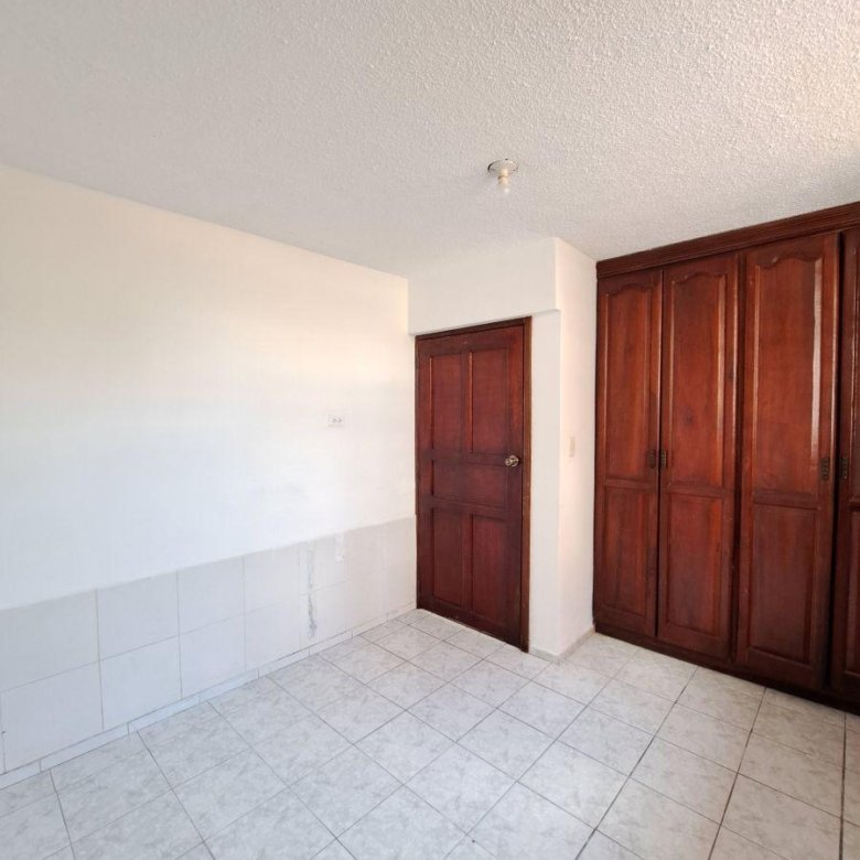 Tumbaco, Casa de Venta Dos Departamentos
