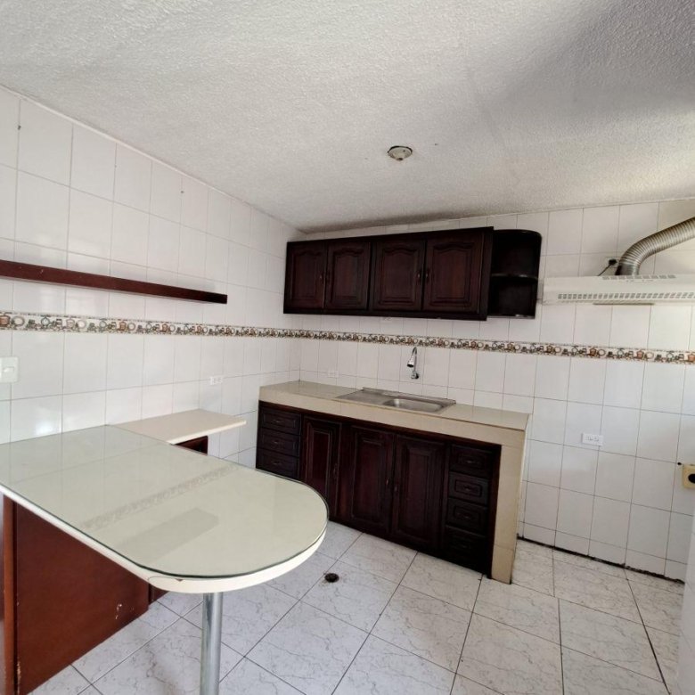 Tumbaco, Casa de Venta Dos Departamentos