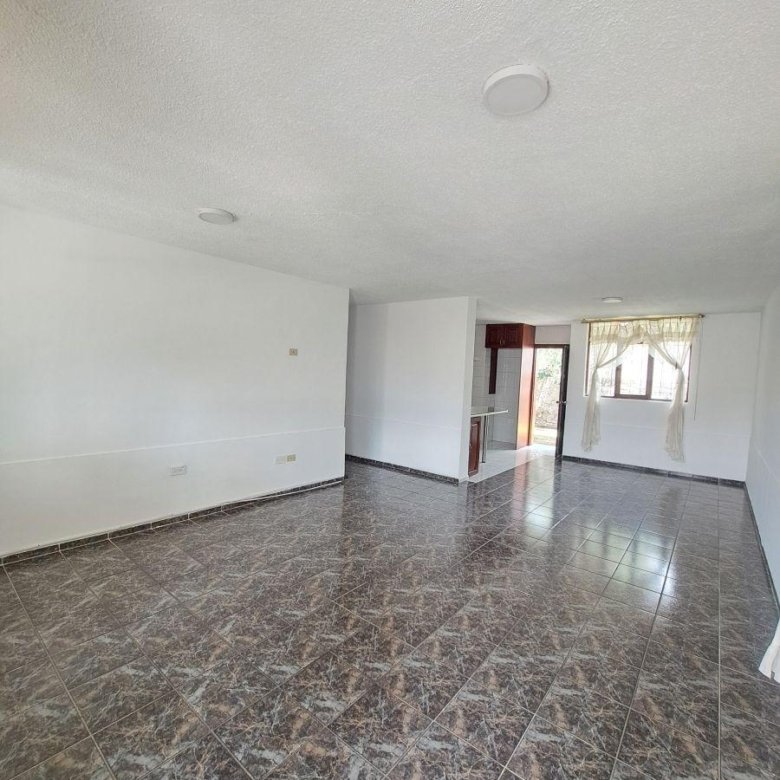 Tumbaco, Casa de Venta Dos Departamentos