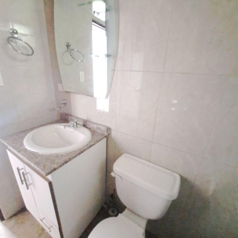 Tumbaco, Casa de Venta Dos Departamentos