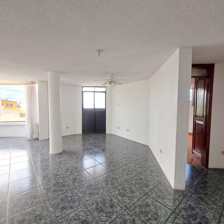 Tumbaco, Casa de Venta Dos Departamentos