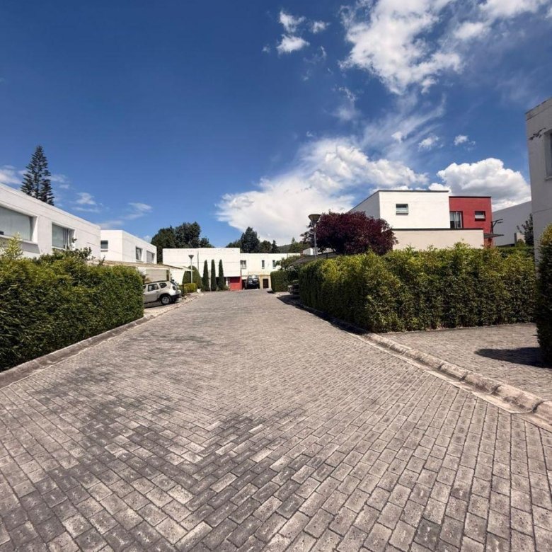 Casa con 400 m&sup2; Terreno, 3 Habitaciones en Venta en Cumbaya