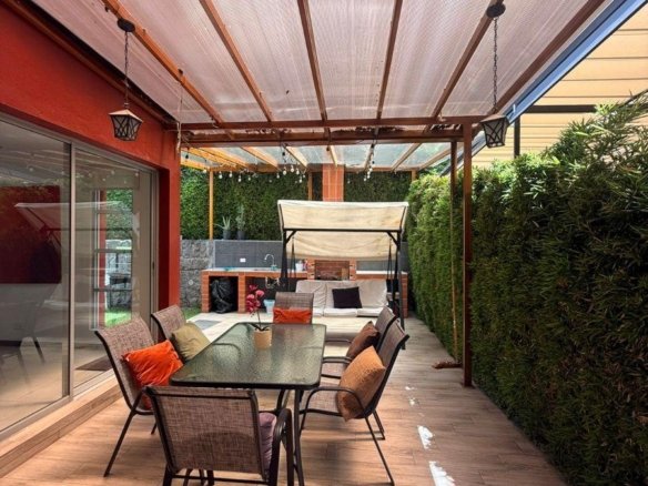 Casa con 400 m&sup2; Terreno, 3 Habitaciones en Venta en Cumbaya